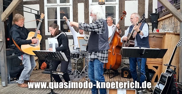 Die Knteriche mit Lisa an den Knpfen
